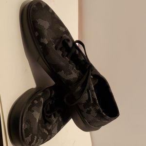 Under Armour tennis shoes